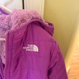 The North Face Kids Rosebud reversible Jacket in Purple. Smoke free home.